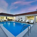 Mare - With Heated Pool Villa *