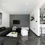 Mare - With Heated Pool * Zara