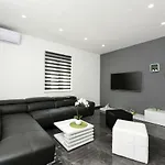 Villa Mare - With Heated Pool Zara