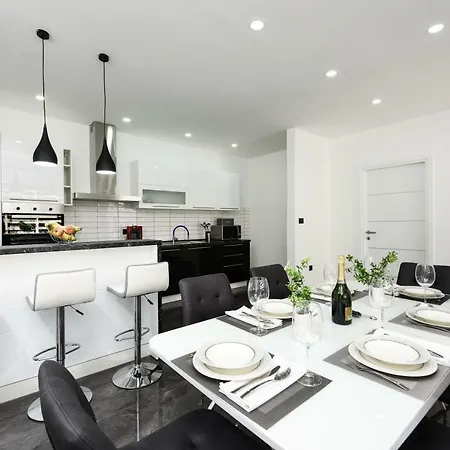 Вілла Mare - With Heated Pool Задар