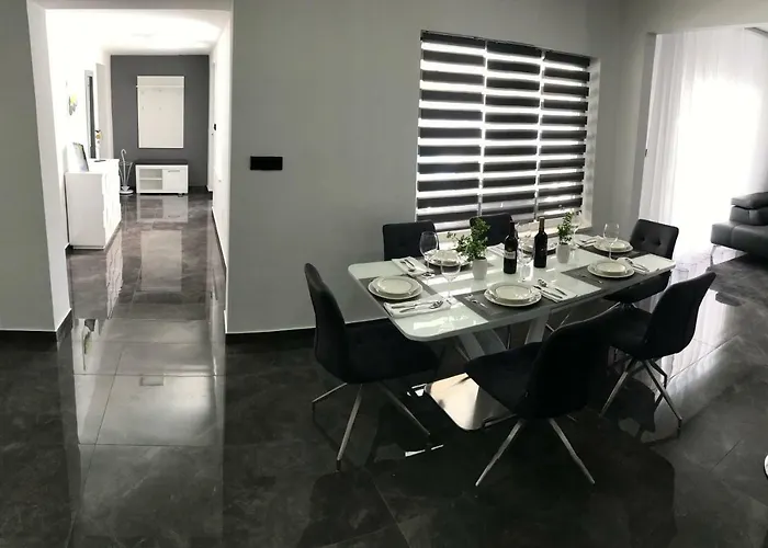 Mare - With Heated Pool 扎达尔