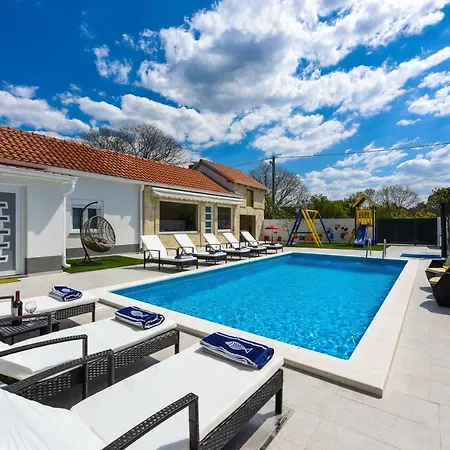 Vila Mare - With Heated Pool *