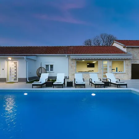 Villa Mare - With Heated Pool *