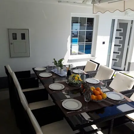 Villa Mare - With Heated Pool Zadar