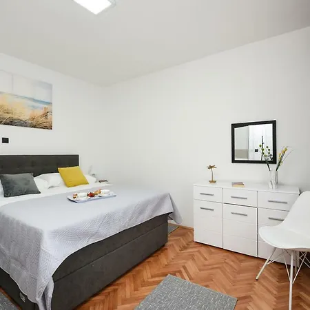 Mare - With Heated Pool Villa