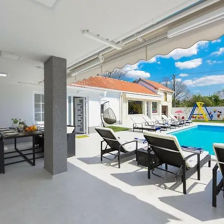 Mare - With Heated Pool Vila