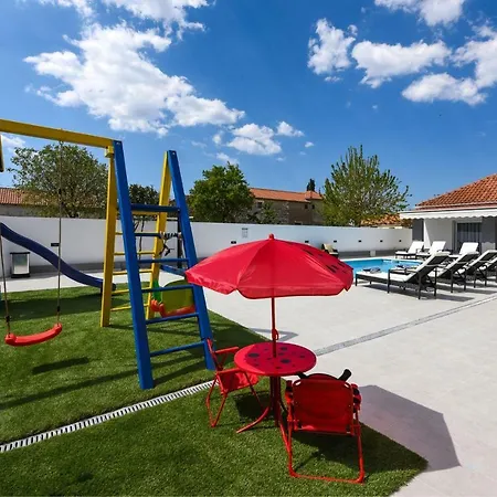 Villa Mare - With Heated Pool Zadar