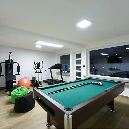 Mare - With Heated Pool Vila Zadar