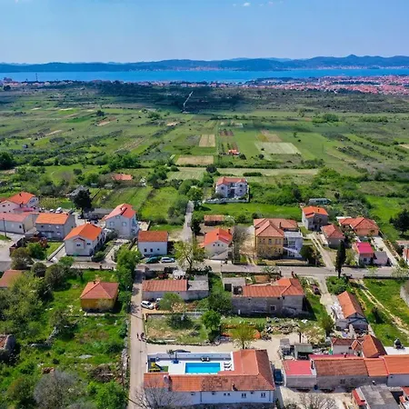 Mare - With Heated Pool Vila Zadar