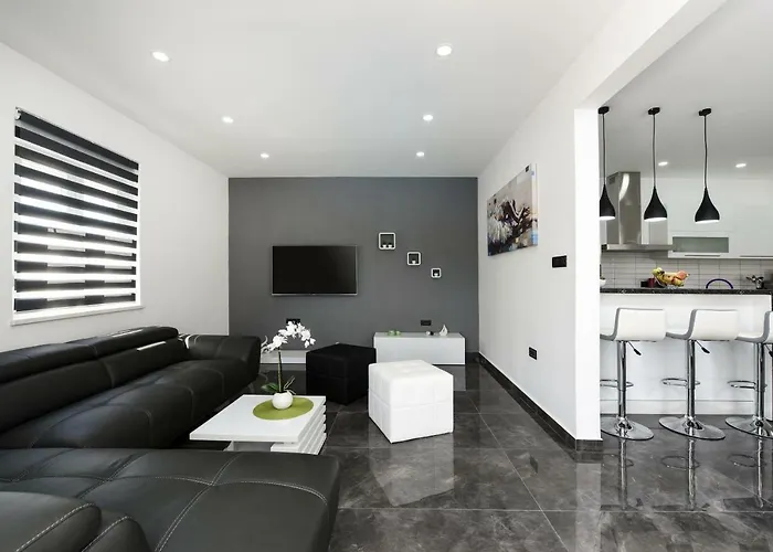 Mare - With Heated Pool * Zara