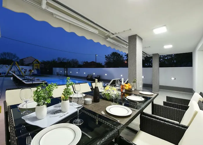 Villa Mare - With Heated Pool Zara