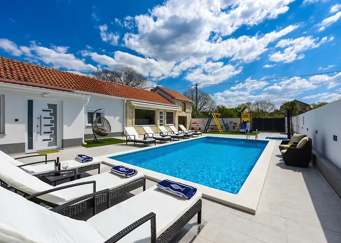 Villa Mare - With Heated Pool *