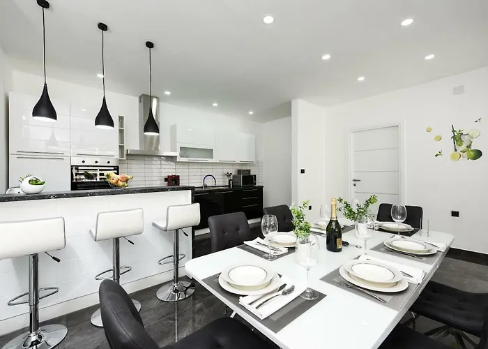 Villa Mare - With Heated Pool Zara