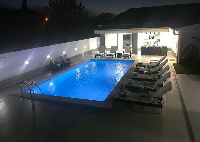 Mare - With Heated Pool Villa *