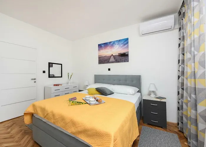 Mare - With Heated Pool Vila