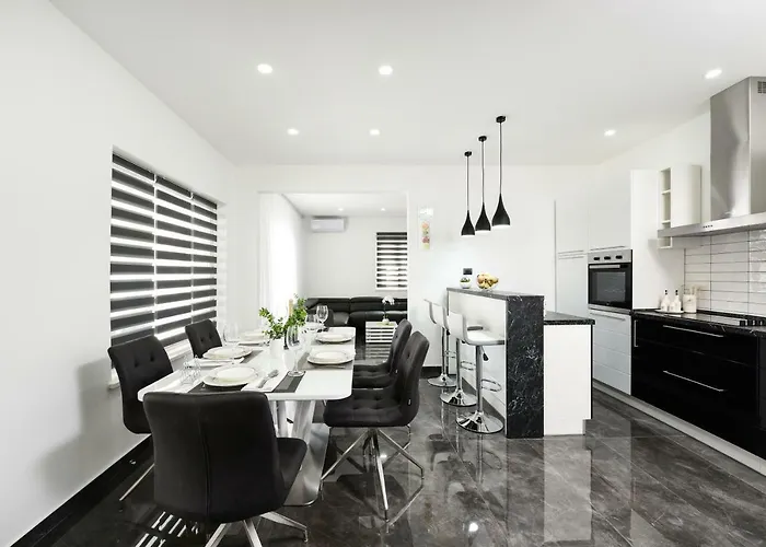 Villa Mare - With Heated Pool Zara