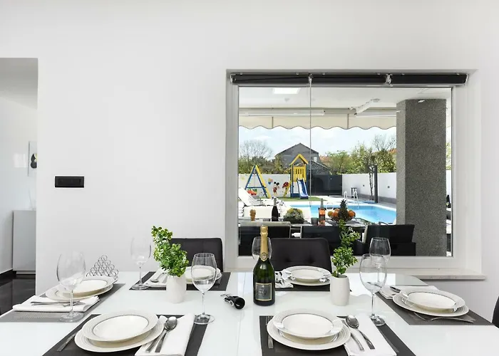 Mare - With Heated Pool Villa Zara