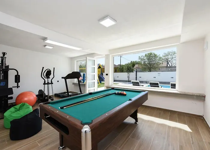 Mare - With Heated Pool Vila