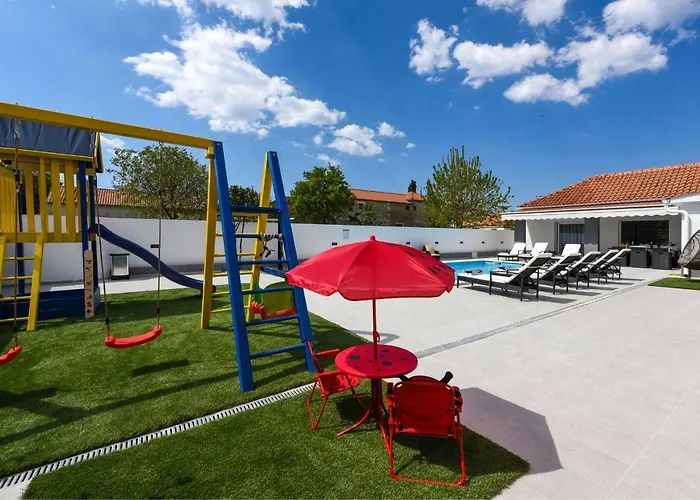 Villa Mare - With Heated Pool Zara