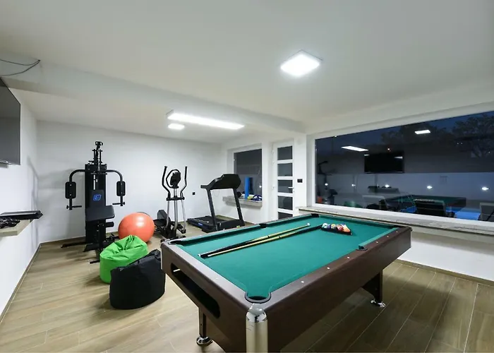 Mare - With Heated Pool Villa Zadar